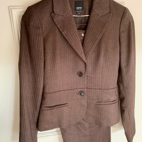 Classic 2 pieces brown pantsuit - Picture 2 of 11
